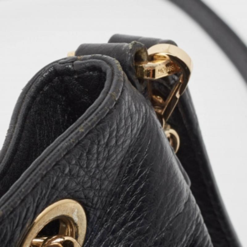 MICHAEL Michael Kors Schwarze Leder-Tasche mit Charme im Angebot 3