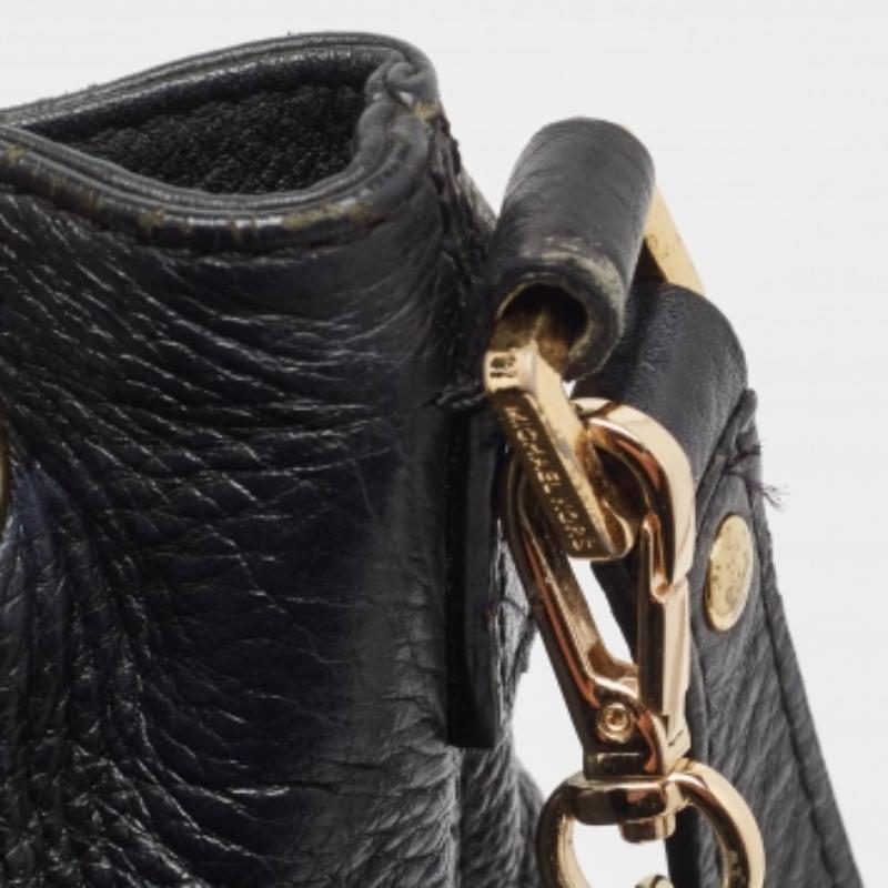 MICHAEL Michael Kors Schwarze Leder-Tasche mit Charme im Angebot 5