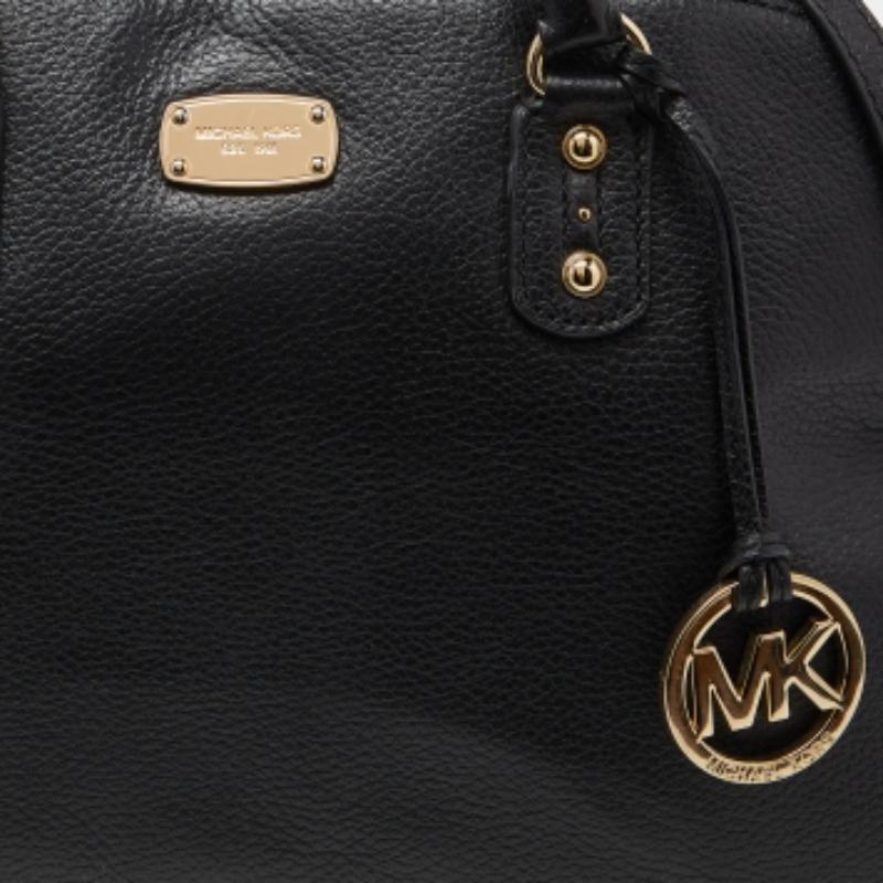 MICHAEL Michael Kors Cartera de piel negra con forma de cúpula Negro en venta