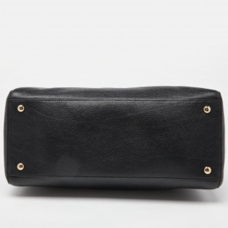 MICHAEL Michael Kors Cartera de piel negra con forma de cúpula en venta 1