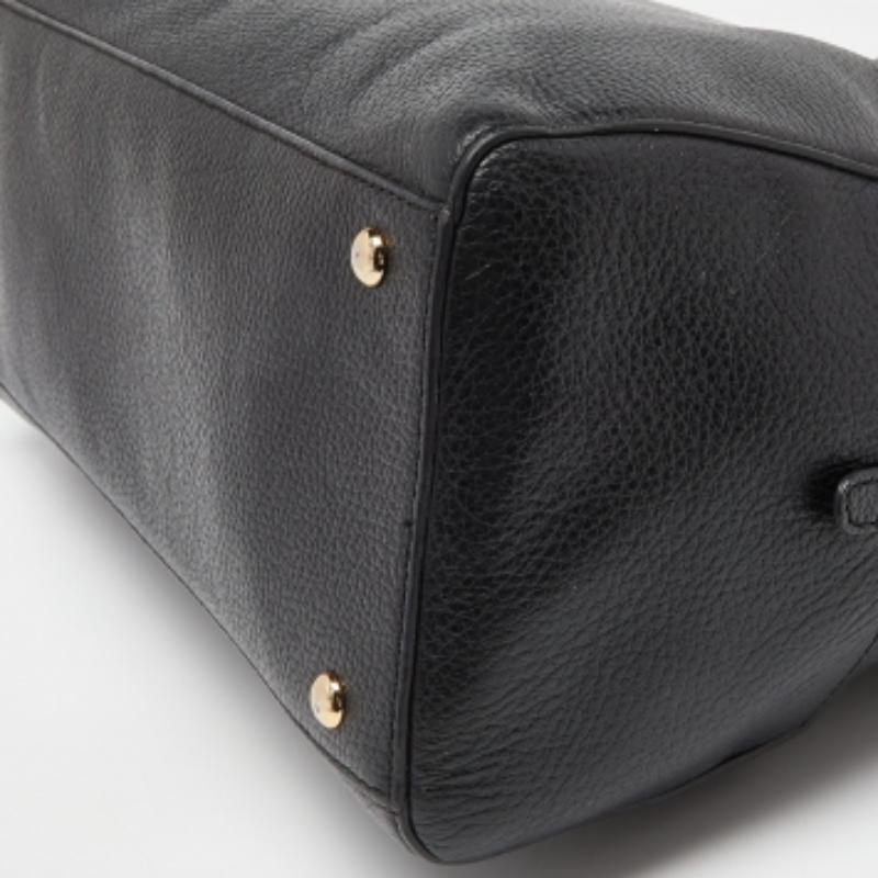 MICHAEL Michael Kors Cartera de piel negra con forma de cúpula en venta 3