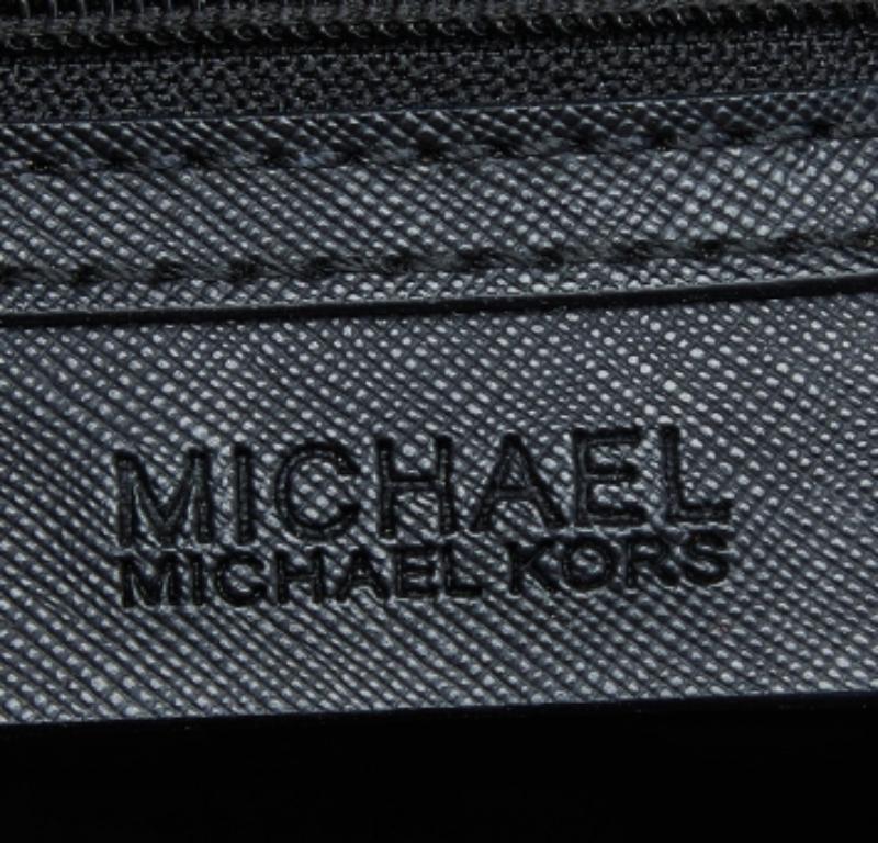 Michael Kors Borsa a tracolla Jet Set in pelle nera In condizioni discrete in vendita a Dubai, Al Qouz 2