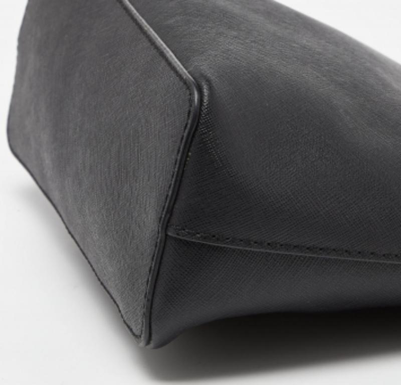 Michael Kors Borsa a tracolla Jet Set in pelle nera in vendita 2