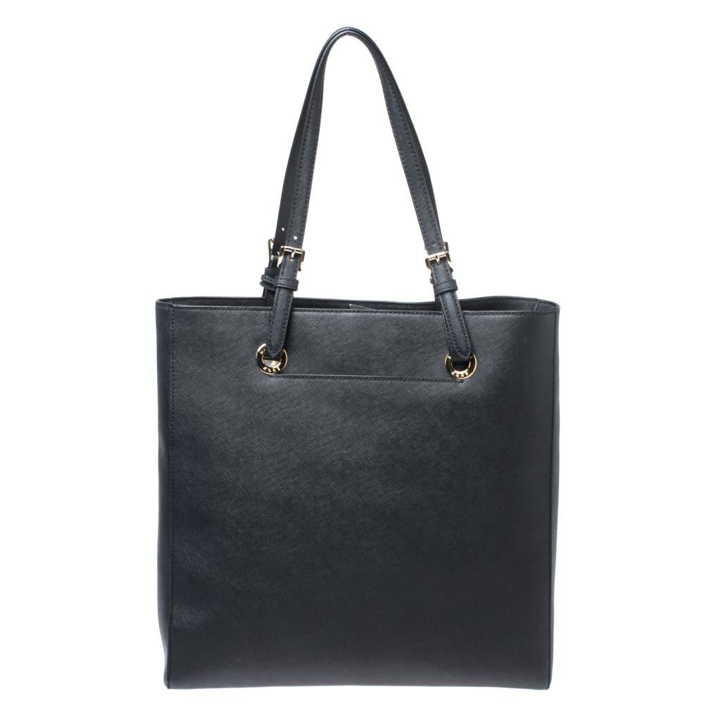 This Michael Kors tote is beautiful in so many ways. From its design to its structure, the leather bag exudes charm and high-fashion. It flaunts two shoulder handles for you to swing and a spacious nylon interior to hold all your