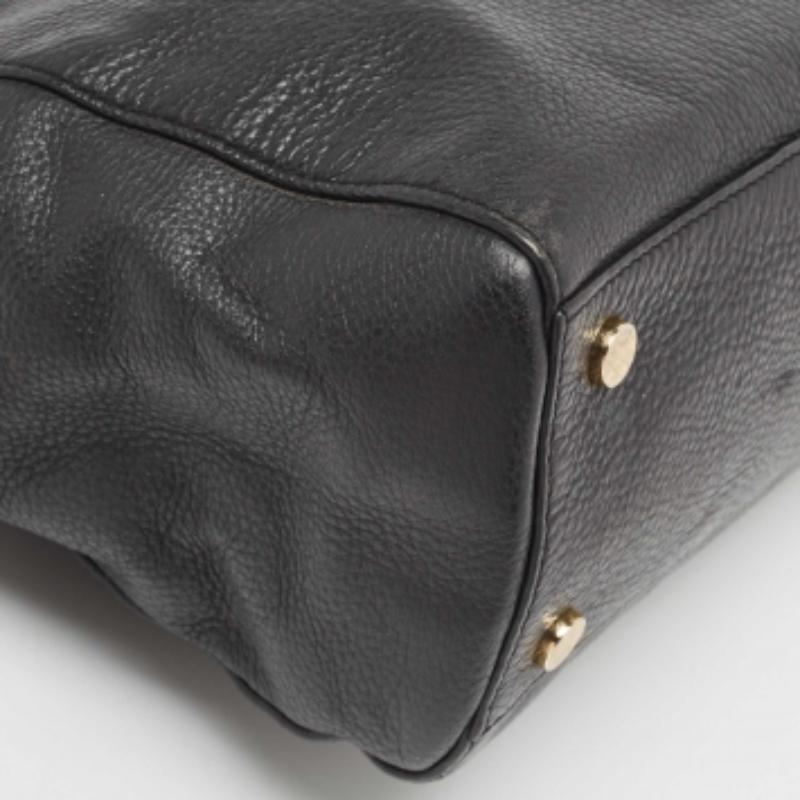 MICHAEL Michael Kors Cartera Astrid grande de piel negra en Bueno estado para la venta en Dubai, Al Qouz 2