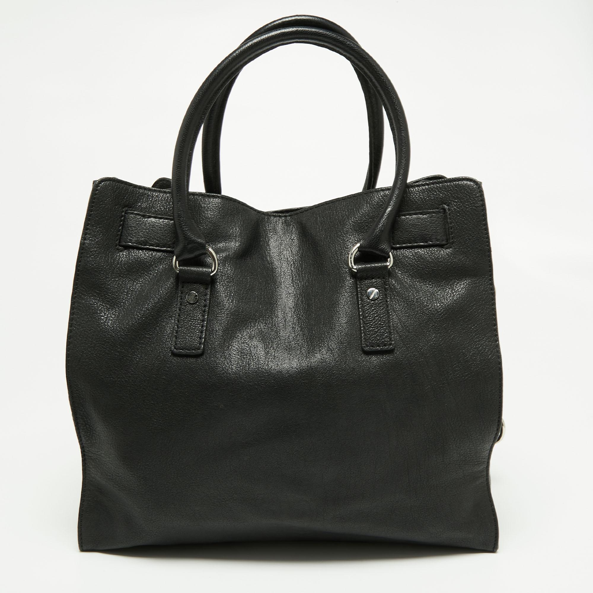 This stylish Hamilton North South tote comes from MICHAEL Michael Kors. It is crafted from black leather and is decorated with a silver-toned logo-engraved padlock on the front. It features two handles and a nylon-lined interior. This creation is