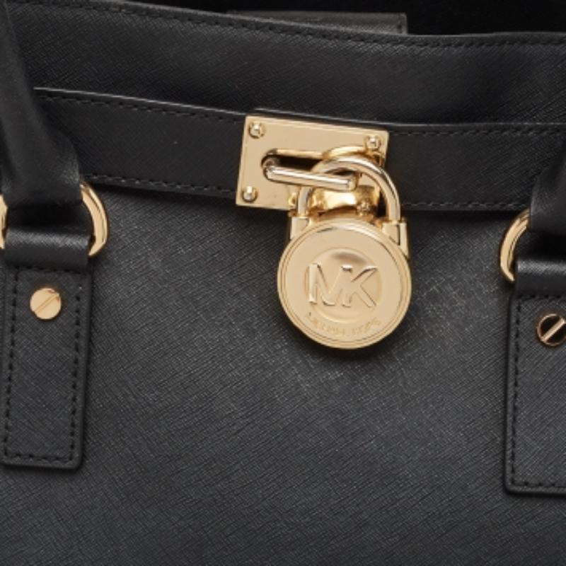 MICHAEL Michael Kors Tote grande de piel negra Norte Sur Hamilton en Bueno estado para la venta en Dubai, Al Qouz 2