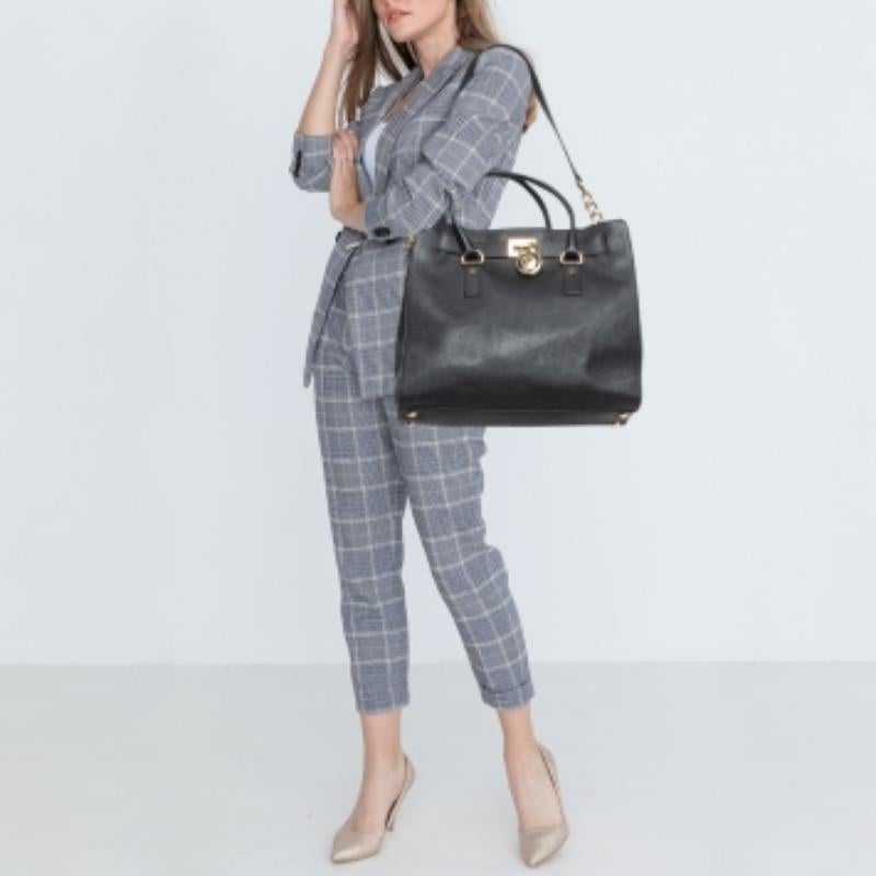 MICHAEL Michael Kors Tote grande de piel negra Norte Sur Hamilton en venta 3
