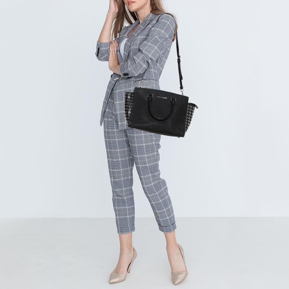 Michael Michael Kors Schwarzes Leder Große Selma Öse Satchel im Zustand „Gut“ in Dubai, Al Qouz 2