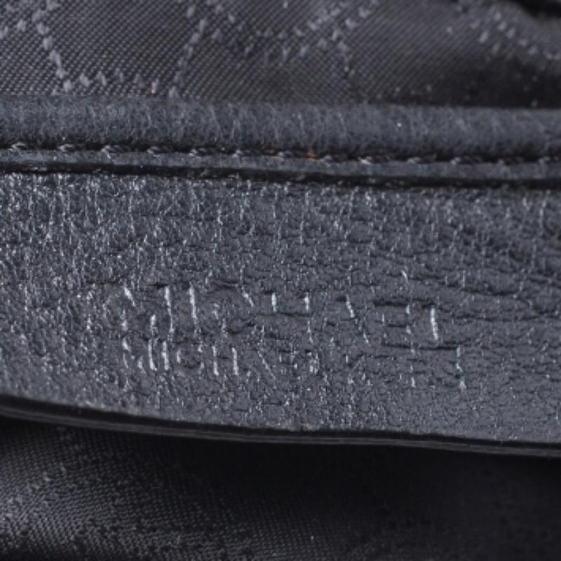 Nero Michael Kors - Borsa con nappe in pelle nera in vendita