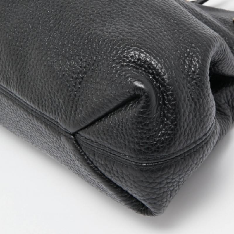 MICHAEL Michael Kors Schwarze Ketten-Umhängetasche aus Kieselleder im Angebot 3