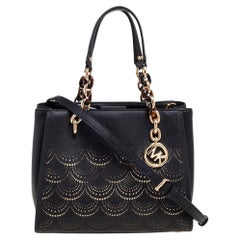 MICHAEL Michael Kors Schwarze Sofia Tote aus perforiertem Leder