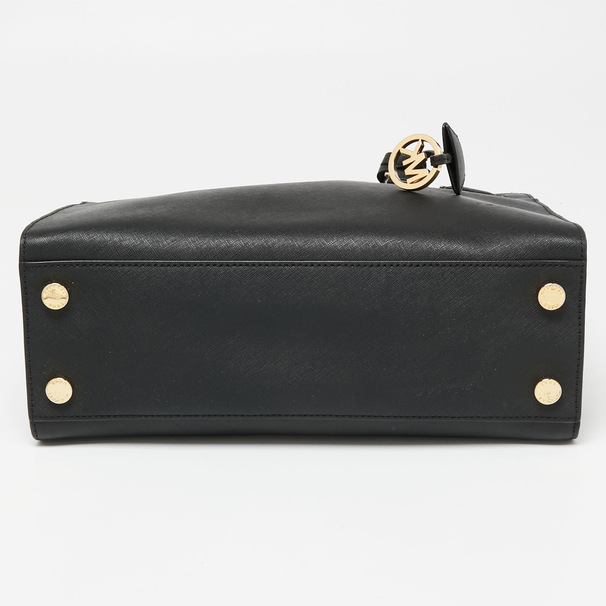 MICHAEL Michael Kors Dillon-Tasche aus schwarzem Saffiano-Leder im Zustand „Gut“ in Dubai, Al Qouz 2