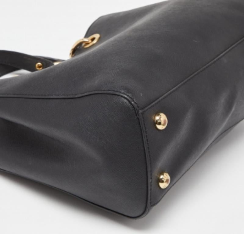 MICHAEL Michael Kors Fourre-tout moyen Cynthia en cuir Saffiano noir État moyen à Dubai, Al Qouz 2