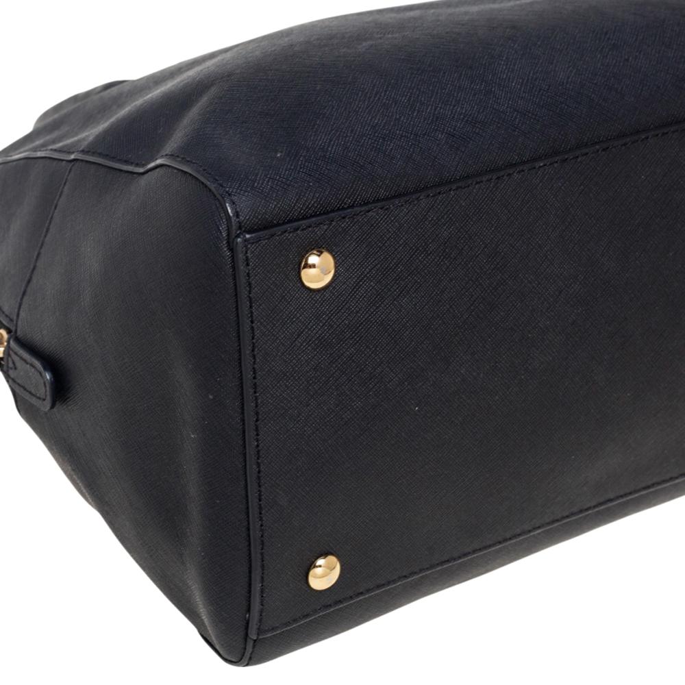 MICHAEL Michael Kors Schwarze Sandrine-Tasche aus Saffiano-Leder im Zustand „Gut“ im Angebot in Dubai, Al Qouz 2