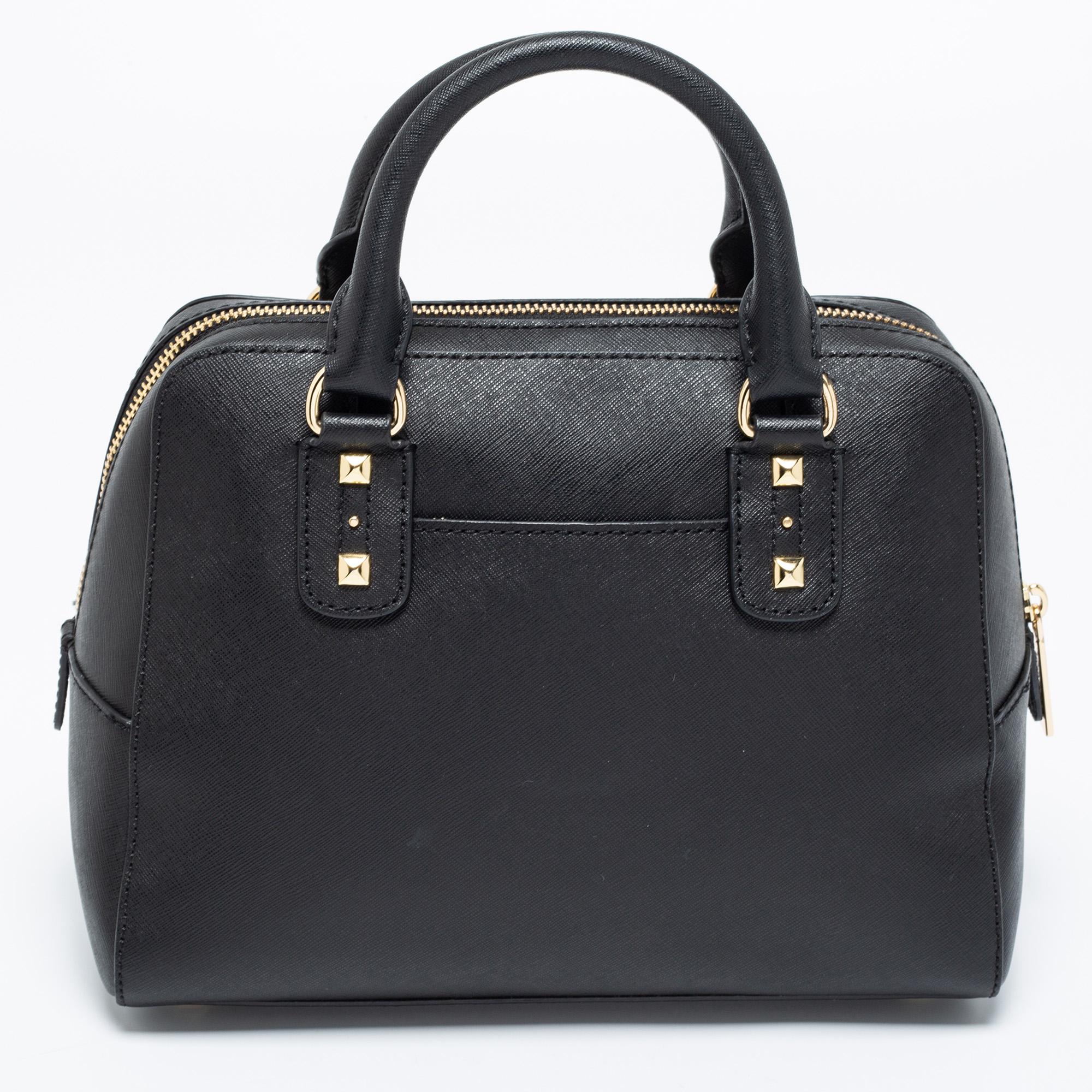 Easy to carry and stylish in appearance, this Sandrine satchel from MICHAEL Michael Kors will certainly be your favorite pick this season. It is crafted using black Saffiano leather, with gold-tone hardware elevating its beauty. It provides two