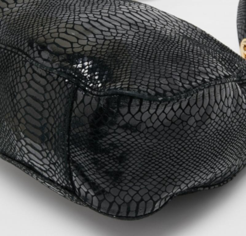 Michael Kors - Hobo Fulton in pelle nera goffrata con pelle di serpente In condizioni discrete in vendita a Dubai, Al Qouz 2