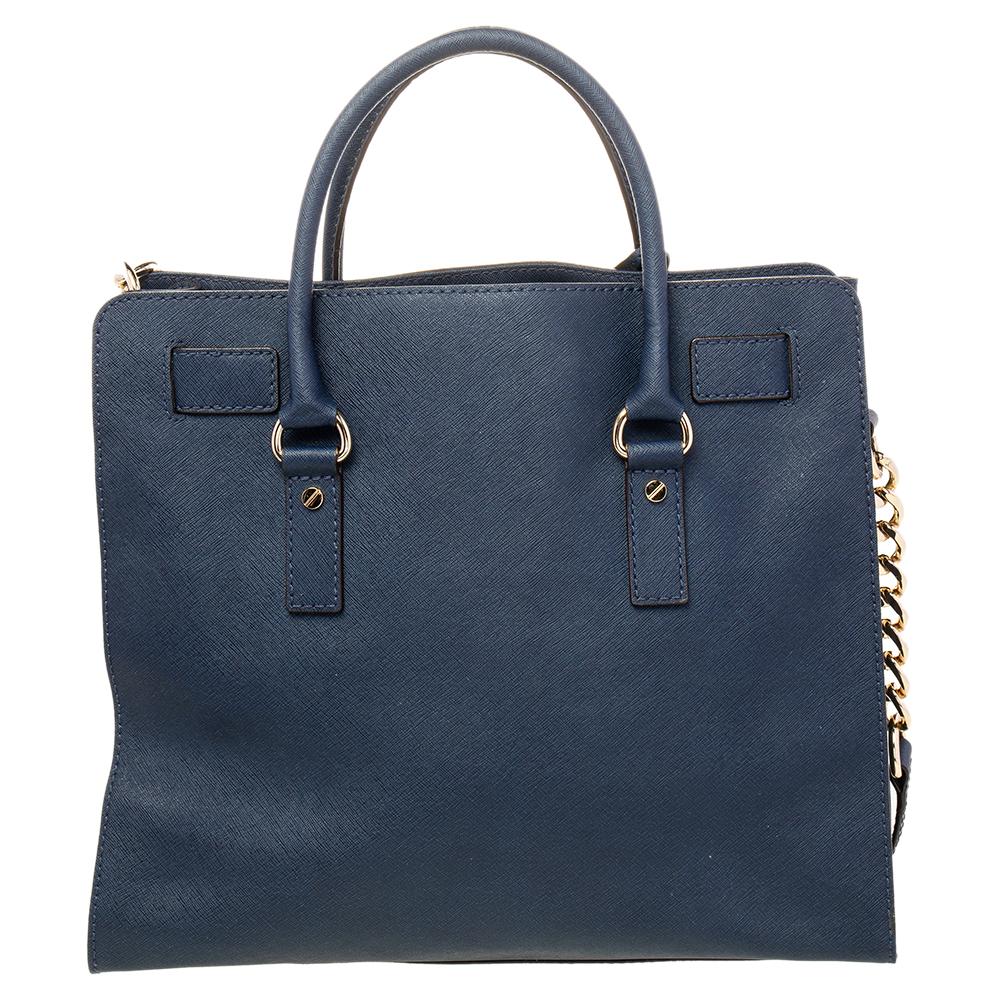 This Hamilton tote is from MICHAEL Michael Kors. It is crafted from blue leather and decorated with an engraved padlock on the front. The bag has two handles, a shoulder strap, and a spacious fabric interior. This creation is ideal for everyday