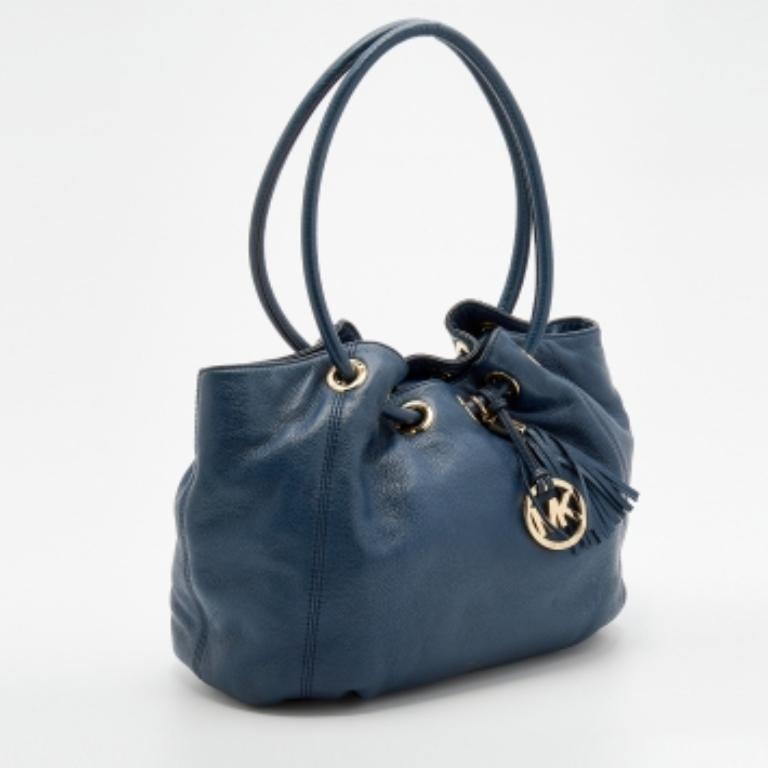 Fourre-tout à pompon en cuir bleu de MICHAEL Michael Kors en vente 3