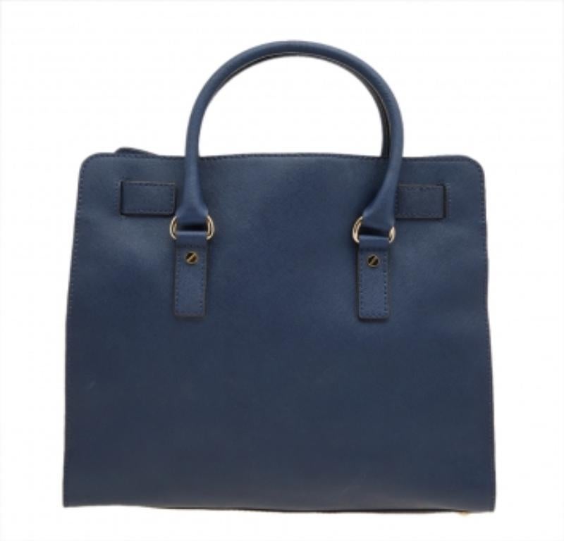 This Hamilton tote is from MICHAEL Michael Kors. It is crafted from Saffiano leather and decorated with an MK padlock at the front. The bag has two handles, a shoulder strap, and a spacious nylon interior. This creation is ideal for everyday use.