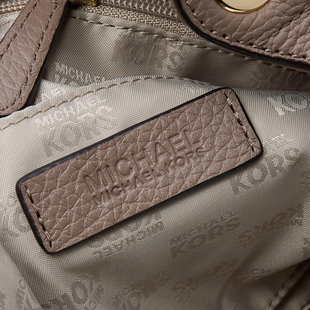 MICHAEL Michael Kors Große Umhängetasche aus braunem Leder mit Kordelzug 4