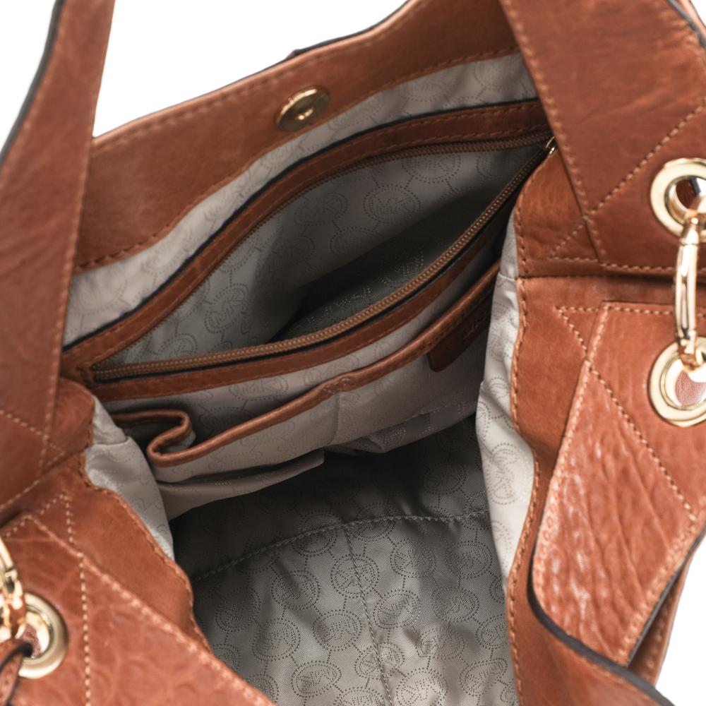 MICHAEL Michael Kors Braunes Leder mit Nieten Uptown Astor Hobo im Zustand „Gut“ in Dubai, Al Qouz 2