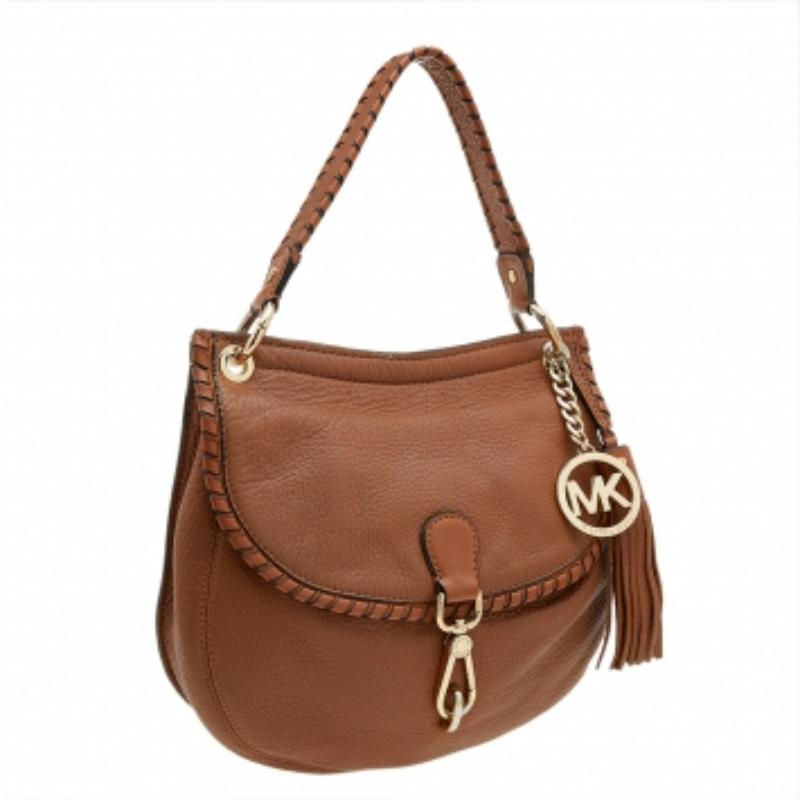 MICHAEL Michael Kors Braune Ledertasche mit geflochtenem Überschlag und Quaste im Angebot 1