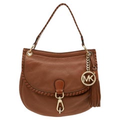 MICHAEL Michael Kors Braune Ledertasche mit geflochtenem Überschlag und Quaste