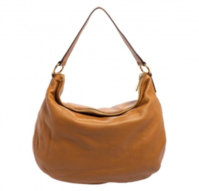 MICHAEL Michael Kors Caramel Brown Leather Logo Zip Hobo In Fair Condition For Sale In Dubai, Al Qouz 2