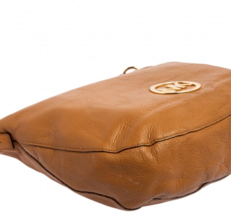 MICHAEL Michael Kors Caramel Brown Leather Logo Zip Hobo For Sale 4