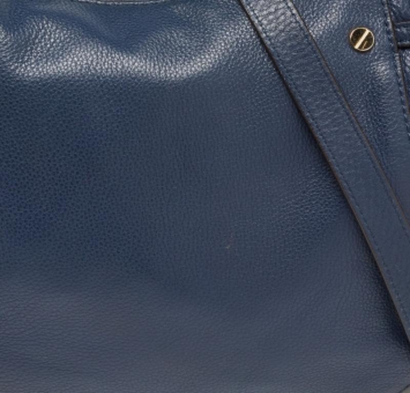 Michael Kors - Borsa con nappe in pelle blu scuro In condizioni discrete in vendita a Dubai, Al Qouz 2