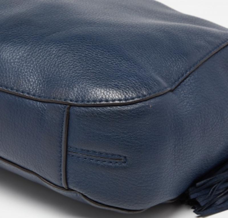 Donna Michael Kors - Borsa con nappe in pelle blu scuro in vendita