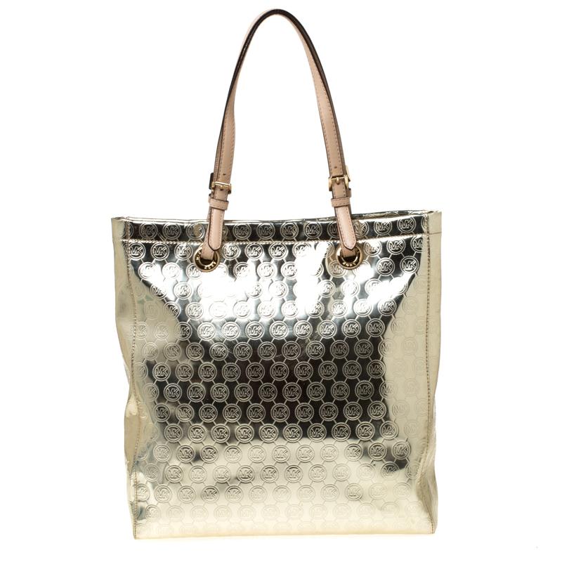 A perfect bag to take for shopping or otherwise, this Jet Set North South Tote is crafted from gold monogram patent leather. It features dual top handles, a Michael Kors charm and a spacious leather-lined interior that houses a zip pocket. This