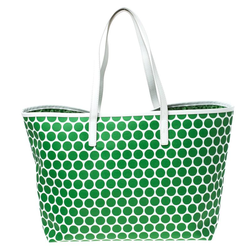 Flaunt your fashionable choices with this MICHAEL Michael Kors bag. Crafted from green and white polka dot coated canvas, this tote is held by two handles and flaunts a MK charm. Lined with nylon, the interior of this bag is as enduring

Includes: