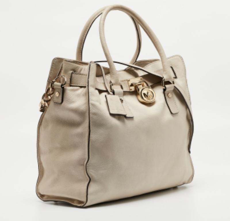 Michael Michael Kors - Tote grande Hamilton Nord Sud in pelle beige chiaro in vendita 3