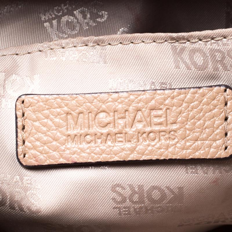 MICHAEL Michael Kors Light Brown Leather Hamilton Crossbody Bag In Good Condition In Dubai, Al Qouz 2