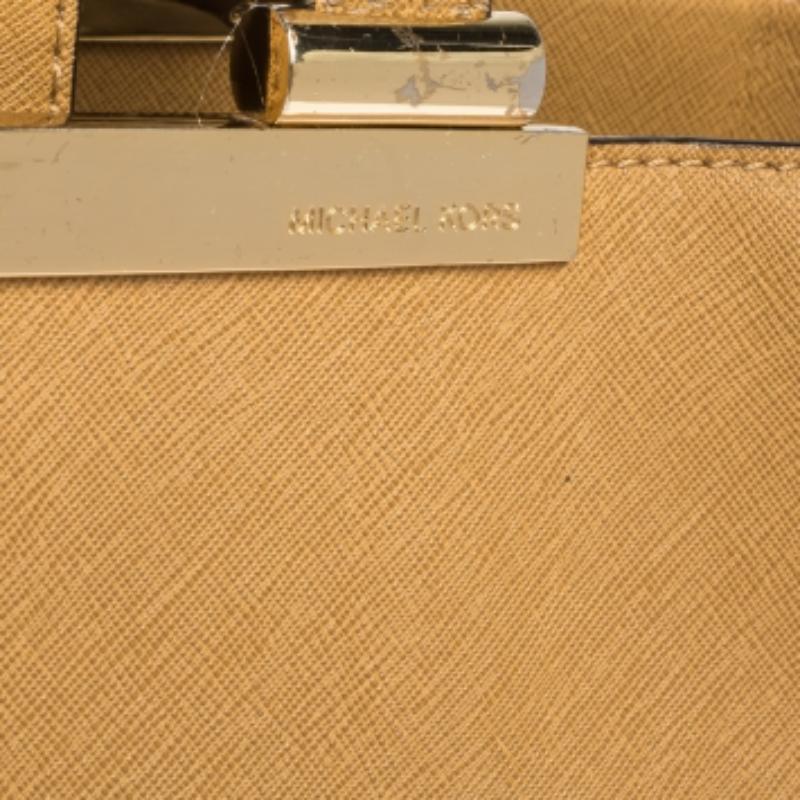 MICHAEL Michael Kors Hellbraune Leder-Tasche mit Metallgriff (Braun) im Angebot