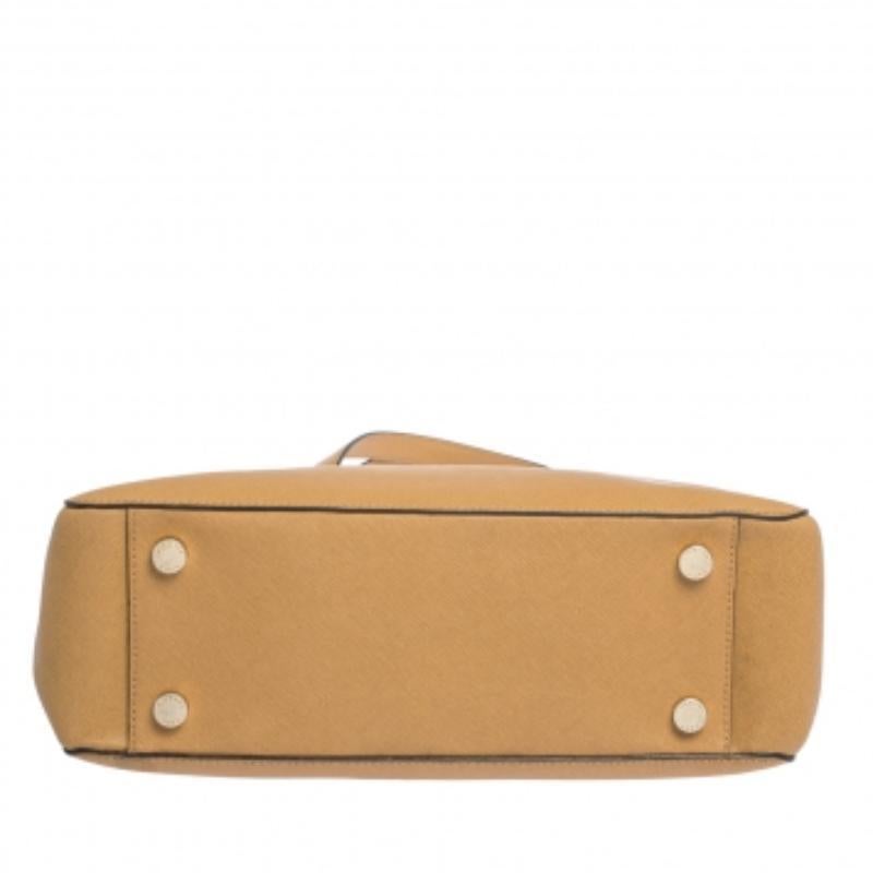 MICHAEL Michael Kors Hellbraune Leder-Tasche mit Metallgriff im Angebot 4