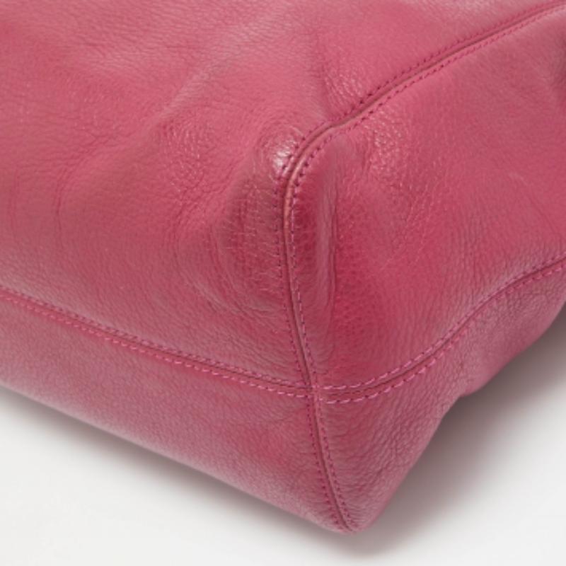 MICHAEL Michael Kors Bolso con cadena de piel magenta en Bueno estado para la venta en Dubai, Al Qouz 2