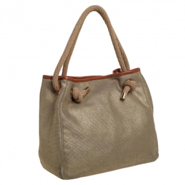 This large Isla tote is a perfect example of MICHAEL Michael Kors's contemporary design. Simple and polished, this tote is crafted from canvas and leather featuring twin handles. The well-designed fabric-lined interior and a zip pocket at the back