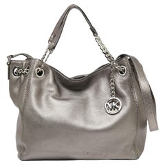 MICHAEL Michael Kors Metallic Graue Tragetasche aus Leder mit geraffter Kette