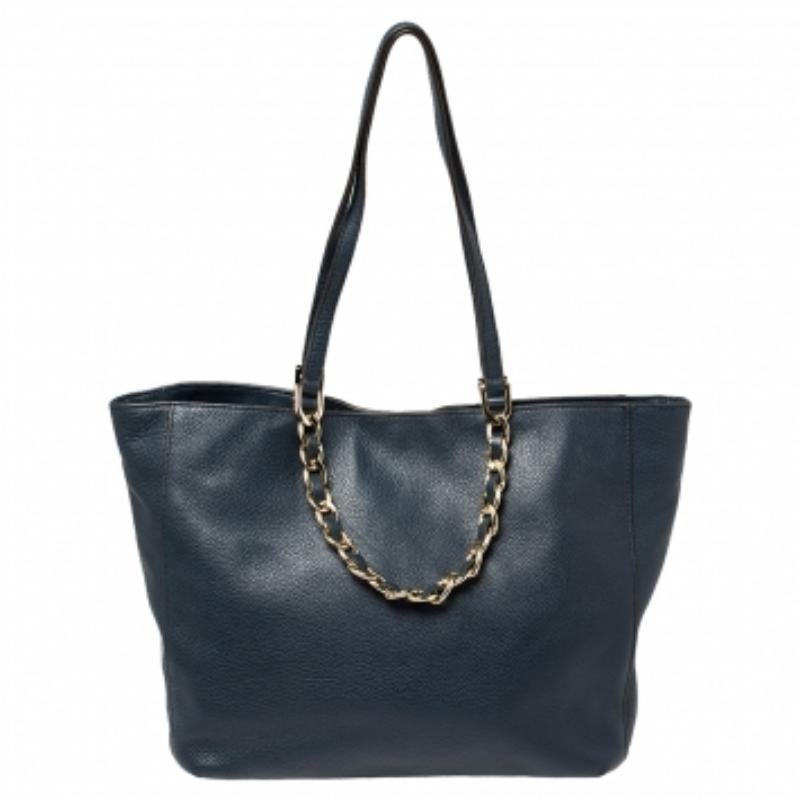 Michael Michael Kors Navy Blue Leather Harper Tote In Fair Condition For Sale In Dubai, Al Qouz 2