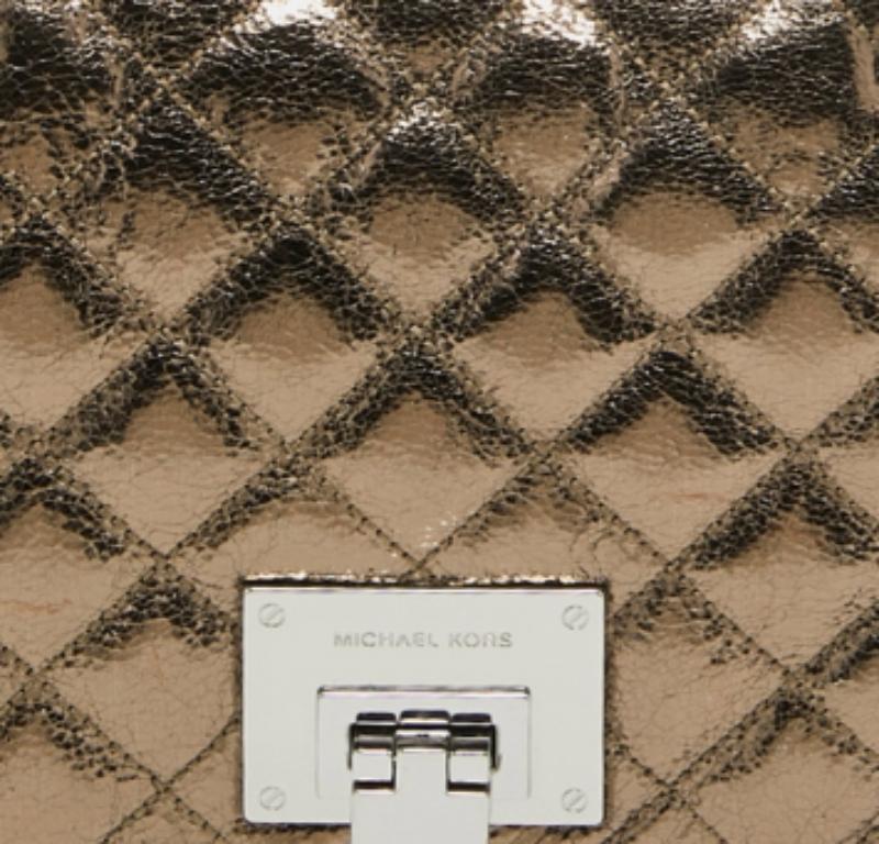 Michael Michael Kors - Borsa a tracolla Vivianne con patta in pelle e foglia di nickel in vendita 3