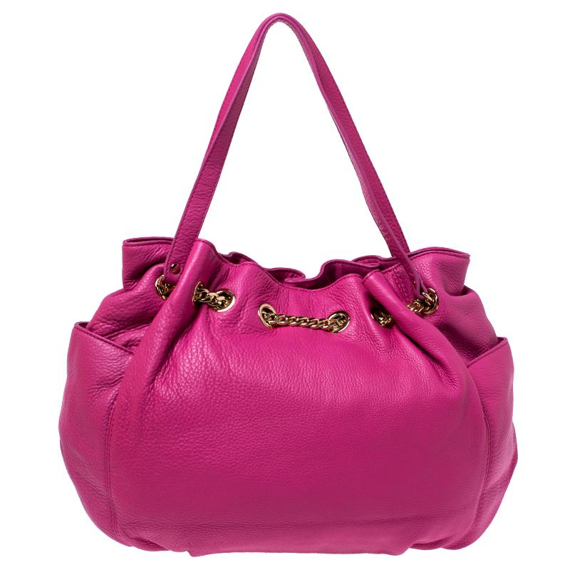 Elevate your style with this gorgeous Chain Excess tote from MICHAEL Michael Kors. Crafted from pink leather, the bag features dual top handles, chain-link drawstring detail, and an MK charm. It has a spacious fabric-lined interior that will hold