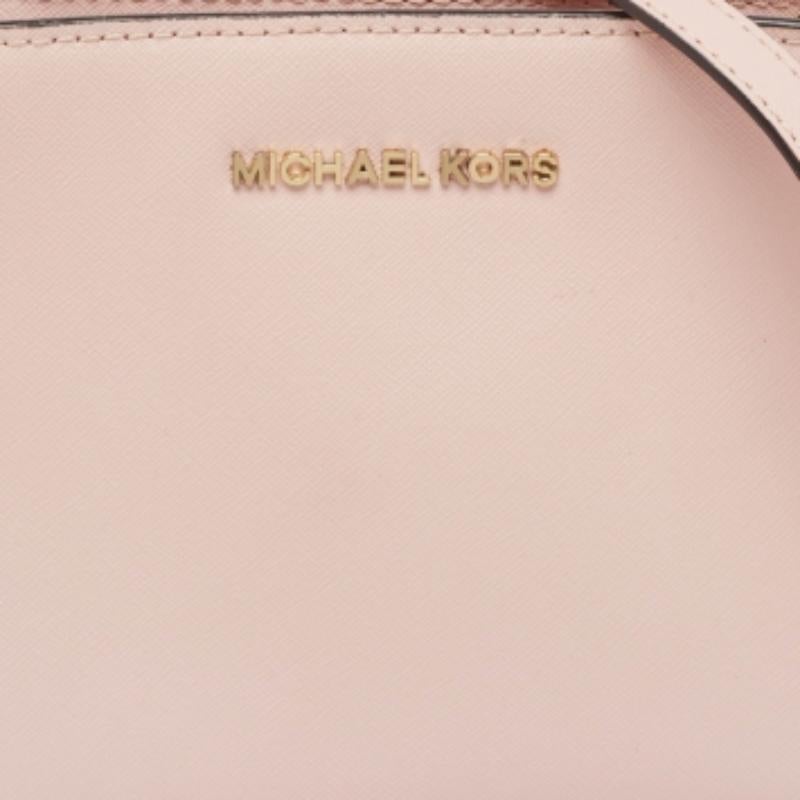 MICHAEL Michael Kors - Sac à bandoulière moyen Selma en cuir Saffiano rose Bon état - En vente à Dubai, Al Qouz 2
