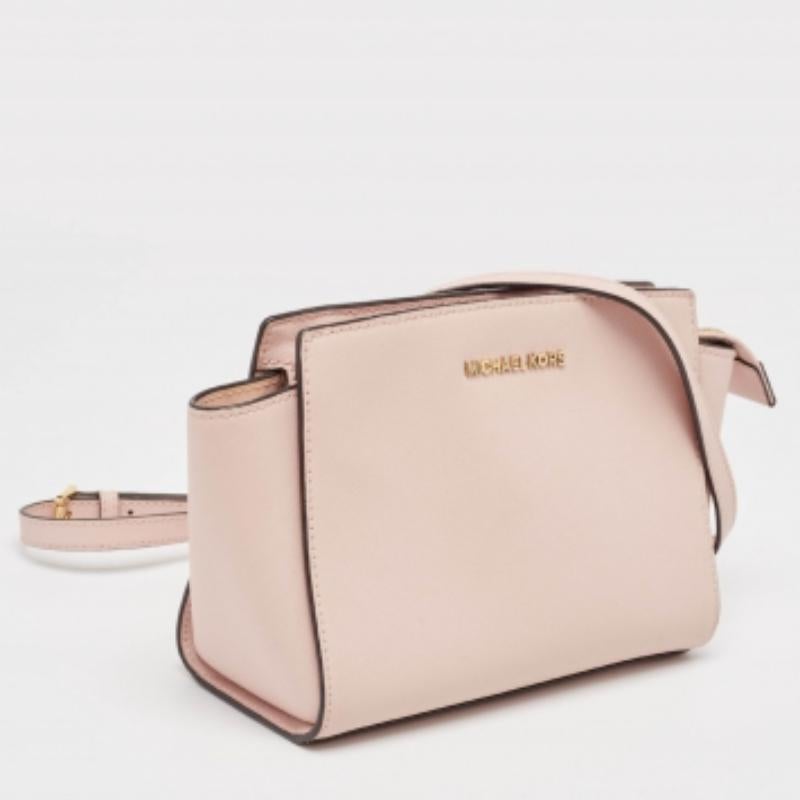 MICHAEL Michael Kors - Sac à bandoulière moyen Selma en cuir Saffiano rose en vente 1