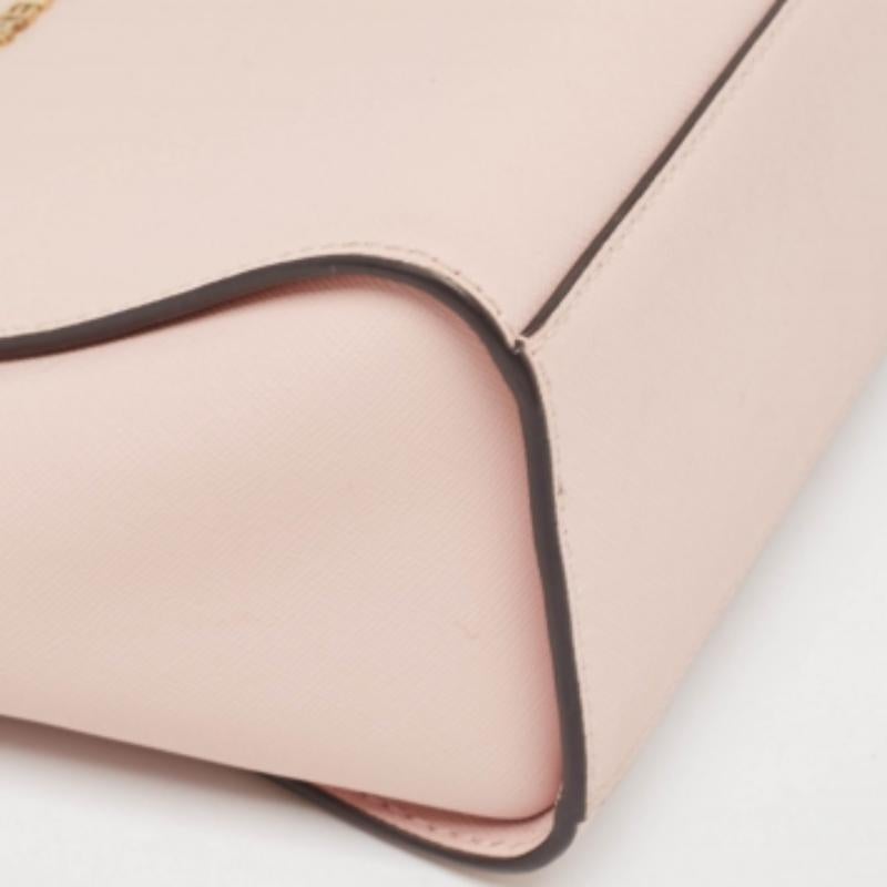 MICHAEL Michael Kors - Sac à bandoulière moyen Selma en cuir Saffiano rose en vente 3