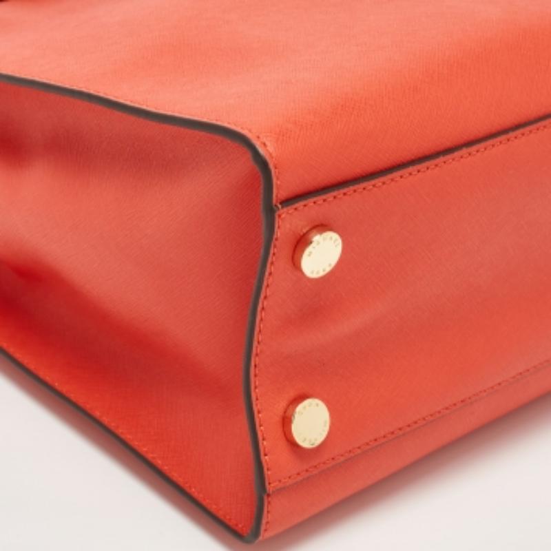 Michael Michael Kors Tote in pelle rossa Hamilton North South In condizioni ottime in vendita a Dubai, Al Qouz 2