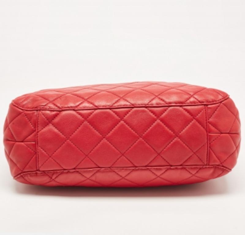 Donna Michael Michael Kors - Hobo con charme in pelle trapuntata rossa in vendita