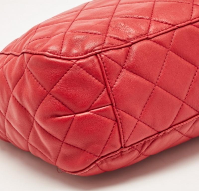 Michael Michael Kors - Hobo con charme in pelle trapuntata rossa in vendita 1